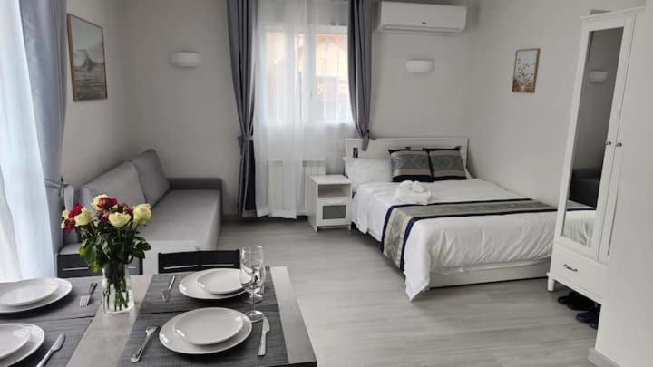 Chambre Privee Pour 4 Personnes En Banlieue Parisienne A Bondy Exterior foto