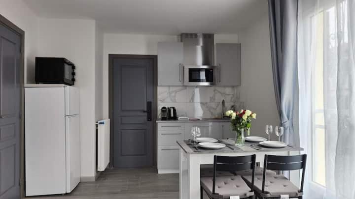 Chambre Privee Pour 4 Personnes En Banlieue Parisienne A Bondy Exterior foto